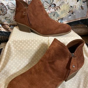 SO brand ankle boots, super comfy! Never worn, slightly too big for my foot.